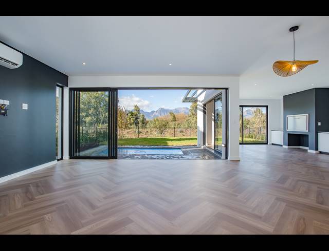 4 BEDROOM HOUSE FOR SALE IN PAARL VALLEIJ LIFESTYLE ESTATE